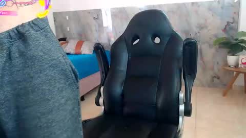 Snapshot of hanz_col chatting on October 31, 12:06 pm hanz_col online show from October 31, 12:06 pm