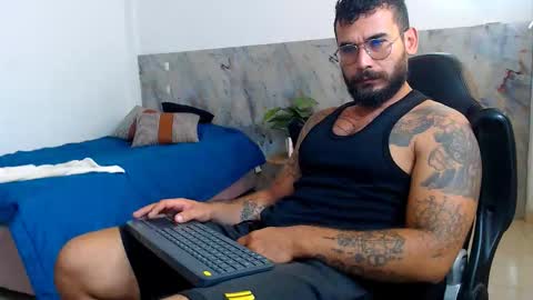 Snapshot of hanz_col chatting on November 11, 10:37 am hanz_col online show from November 11, 10:37 am