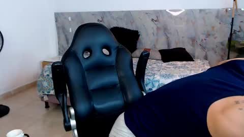 Snapshot of hanz_col chatting on November 21, 2:54 am hanz_col online show from November 21, 2:54 am