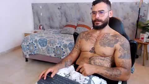 Snapshot of hanz_col chatting on November 24, 1:16 am hanz_col online show from November 24, 1:16 am