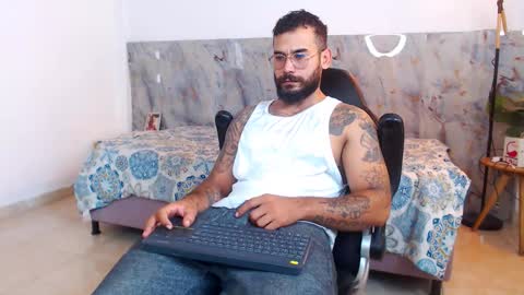 Snapshot of hanz_col chatting on November 29, 11:57 am hanz_col online show from November 29, 11:57 am