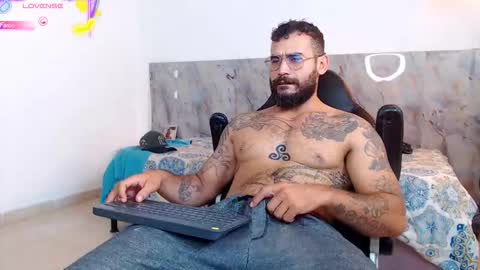 Snapshot of hanz_col chatting on November 30, 11:42 pm hanz_col online show from November 30, 11:42 pm