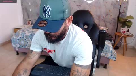 Snapshot of hanz_col chatting on December 3, 3:54 pm hanz_col online show from December 3, 3:54 pm