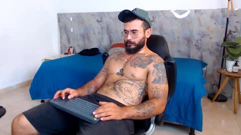 Snapshot of hanz_col chatting on December 14, 11:15 am hanz_col online show from December 14, 11:15 am