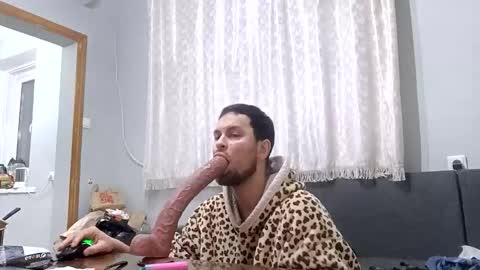 Snapshot of happycock_9inch chatting on January 31, 8:07 pm Rommy2K online show from January 31, 8:07 pm