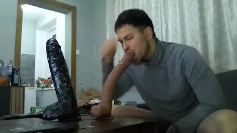 Snapshot of happycock_9inch chatting on February 22, 2:02 am Rommy2K online show from February 22, 2:02 am