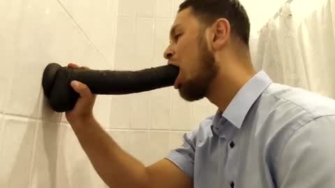 Snapshot of happycock_9inch chatting on August 9, 5:40 pm Rommy2K online show from August 9, 5:40 pm
