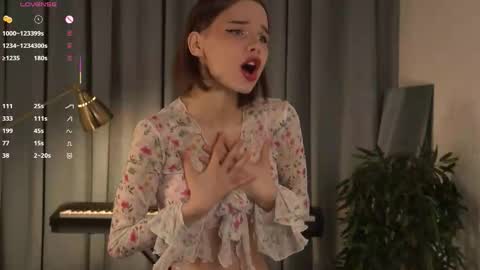 Snapshot of happynewdear chatting on September 25, 2:48 am Evy online show from September 25, 2:48 am