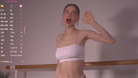 Snapshot of happynewdear chatting on September 30, 11:10 pm Evy online show from September 30, 11:10 pm