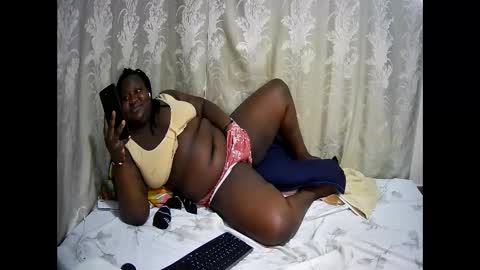 Snapshot of happysonia chatting on November 9, 11:25 pm happysonia online show from November 9, 11:25 pm