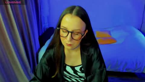 Snapshot of happystephanie chatting on June 4, 7:09 pm Stephanie online show from June 4, 7:09 pm