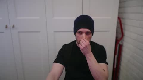 Snapshot of happyvelvetpaw chatting on April 14, 3:29 pm happyvelvetpaw online show from April 14, 3:29 pm