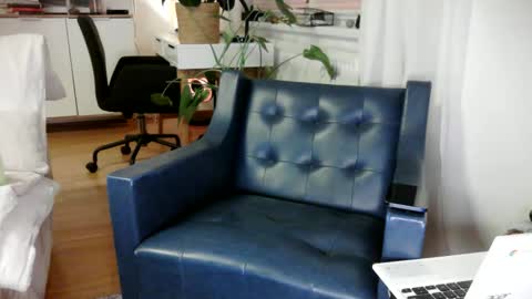 Snapshot of hard_out_here chatting on October 12, 10:42 pm Chris online show from October 12, 10:42 pm