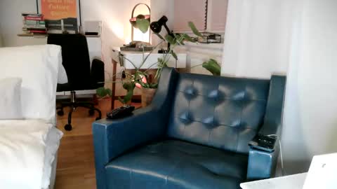 Snapshot of hard_out_here chatting on October 15, 7:36 pm Chris online show from October 15, 7:36 pm