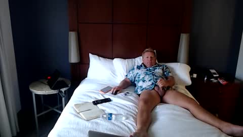 Snapshot of hardblondcouplehawaii chatting on November 19, 5:57 pm Steele and Cassie online show from November 19, 5:57 pm