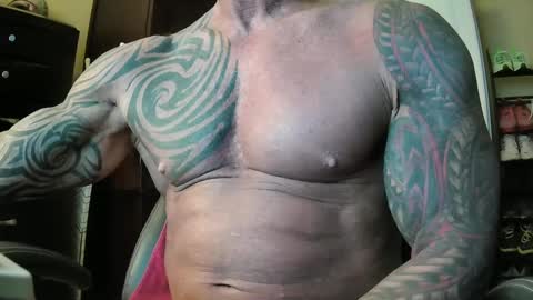 Snapshot of hardbody205a chatting on October 1, 12:27 am hardbody205a online show from October 1, 12:27 am