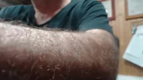 Snapshot of hardbuns chatting on November 14, 9:57 pm Brad online show from November 14, 9:57 pm