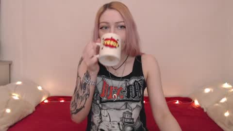 Emily online show from April 28, 9:09 pm