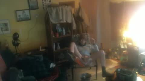 Snapshot of hardinhand44 chatting on December 22, 6:49 pm john nobles online show from December 22, 6:49 pm