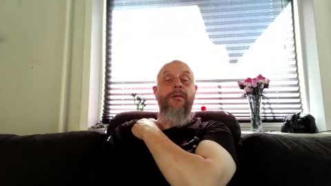 Snapshot of hardmrlazy chatting on April 8, 10:15 am MrLazy online show from April 8, 10:15 am
