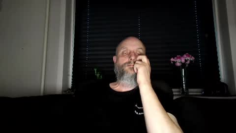 Snapshot of hardmrlazy chatting on April 9, 6:24 pm MrLazy online show from April 9, 6:24 pm
