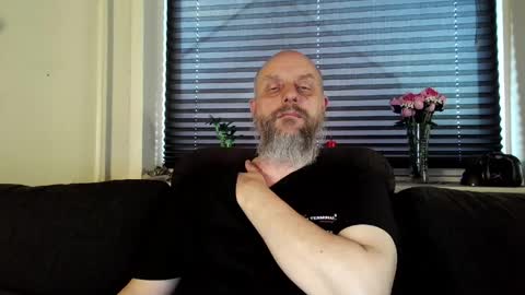 Snapshot of hardmrlazy chatting on April 16, 5:47 pm MrLazy online show from April 16, 5:47 pm