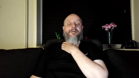 Snapshot of hardmrlazy chatting on April 18, 3:32 am MrLazy online show from April 18, 3:32 am