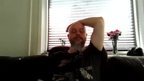 Snapshot of hardmrlazy chatting on April 27, 11:30 am MrLazy online show from April 27, 11:30 am