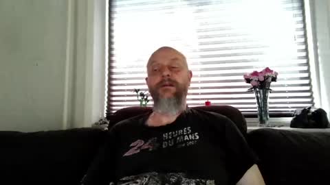 Snapshot of hardmrlazy chatting on April 28, 10:31 am MrLazy online show from April 28, 10:31 am