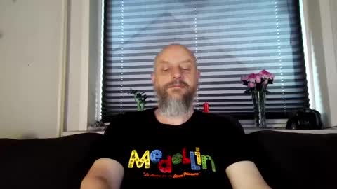 Snapshot of hardmrlazy chatting on May 19, 4:19 am MrLazy online show from May 19, 4:19 am
