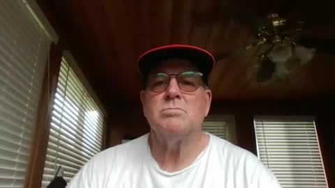 Snapshot of hardsweetandsticky chatting on April 1, 10:40 pm HSS online show from April 1, 10:40 pm