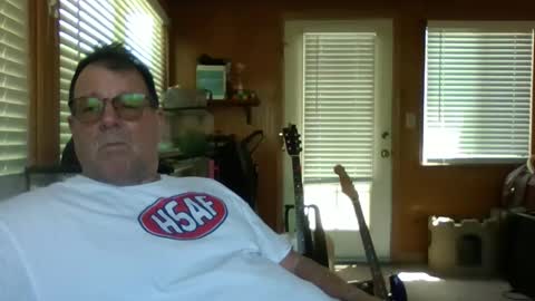 Snapshot of hardsweetandsticky chatting on May 8, 9:09 pm HSS online show from May 8, 9:09 pm