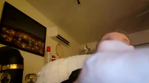 Snapshot of hardwood2222 chatting on December 17, 5:02 am Jim online show from December 17, 5:02 am