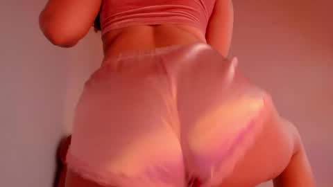 Snapshot of harley_red chatting on December 29, 9:28 am Annie online show from December 29, 9:28 am