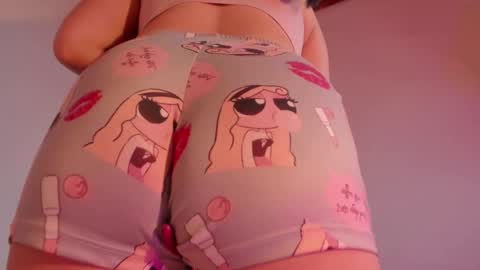 Snapshot of harley_red chatting on December 4, 6:12 am Annie online show from December 4, 6:12 am