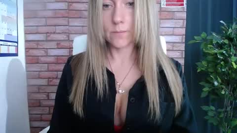 Snapshot of harleyrebz chatting on October 1, 6:52 am harleyrebz online show from October 1, 6:52 am