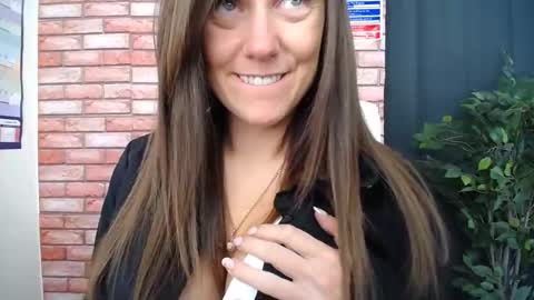 Snapshot of harleyrebz chatting on November 17, 12:22 pm harleyrebz online show from November 17, 12:22 pm