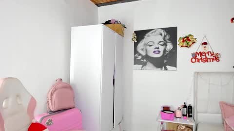 Snapshot of harmony_murr chatting on December 4, 9:24 pm vanessa online show from December 4, 9:24 pm