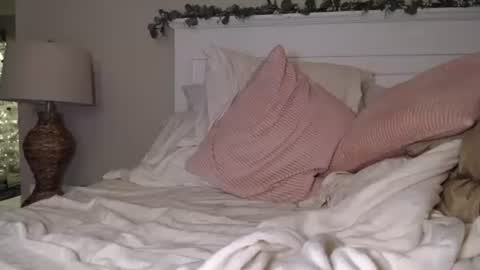 Snapshot of harmony_rose_xoxo chatting on December 9, 11:45 pm Harmony online show from December 9, 11:45 pm