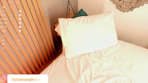 Snapshot of harmonybabe_ chatting on February 5, 10:55 pm Harmony online show from February 5, 10:55 pm