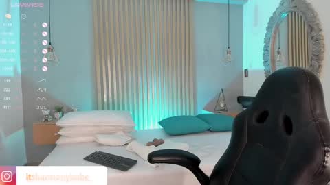 Snapshot of harmonybabe_ chatting on March 8, 11:28 pm Harmony online show from March 8, 11:28 pm