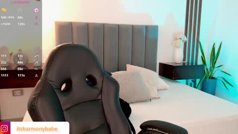 Snapshot of harmonybabe_ chatting on June 4, 8:37 pm Harmony online show from June 4, 8:37 pm