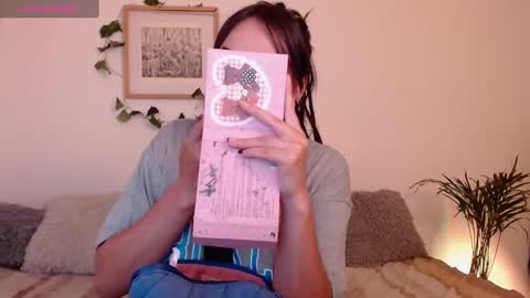 Snapshot of harmonyy01 chatting on February 6, 3:59 am Harmony Please help me to reach 100 thumbs up online show from February 6, 3:59 am