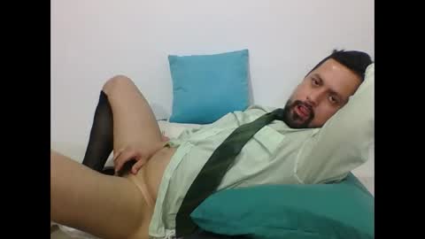 Snapshot of harry_goldenmillerx10fun chatting on December 11, 9:23 pm  Harry    online show from December 11, 9:23 pm