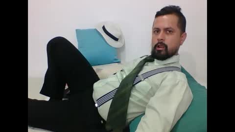 Snapshot of harry_goldenmillerx10fun chatting on January 9, 9:26 pm  Harry    online show from January 9, 9:26 pm