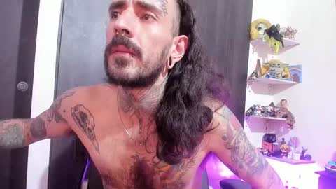 Snapshot of harry_reems_ chatting on November 8, 4:23 am OMAR online show from November 8, 4:23 am