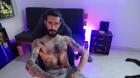 Snapshot of harry_reems_ chatting on December 15, 4:06 am OMAR online show from December 15, 4:06 am