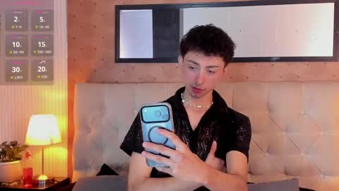 Snapshot of harry_salvatore chatting on April 30, 12:33 pm Harry Salvatore online show from April 30, 12:33 pm