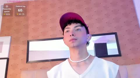 Snapshot of harry_salvatore chatting on May 18, 12:00 pm Harry Salvatore online show from May 18, 12:00 pm