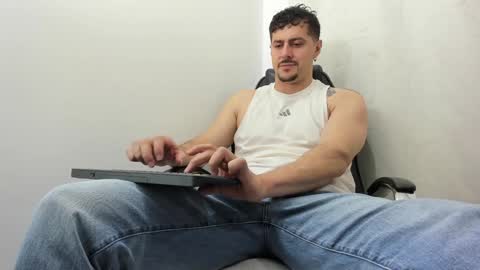 Snapshot of harrydaviss chatting on January 17, 12:53 am alpha online show from January 17, 12:53 am